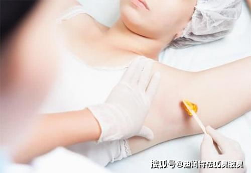 为什么夏天狐臭味会很明显 夏天狐臭怎么办